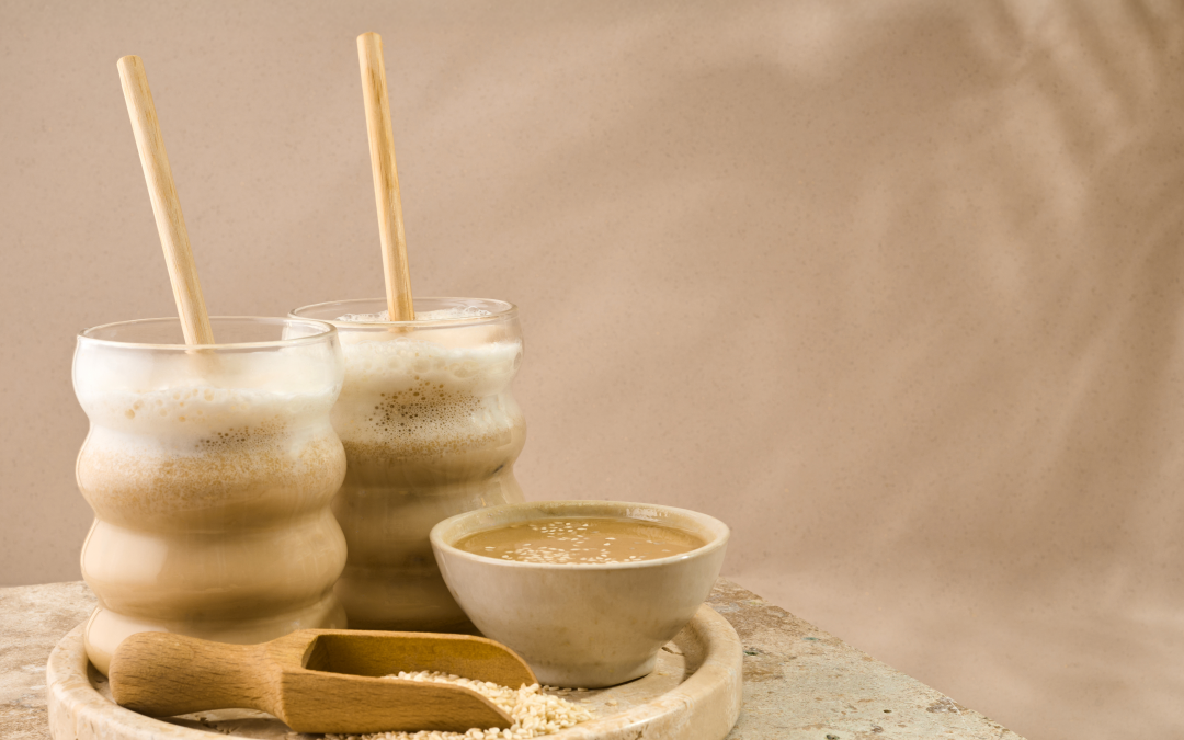 Cloud Dancer im Glas und in der Tasse